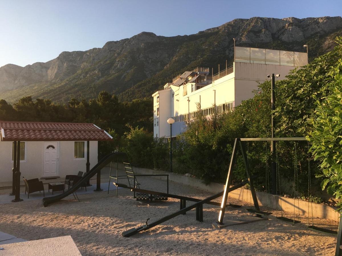 Hotel Lukas Gradac  Exteriér fotografie